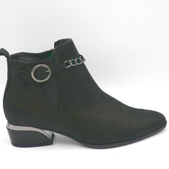 DETAIL BLACK