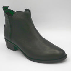 EG213 - BLACK